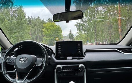 Toyota RAV4, 2021 год, 2 950 000 рублей, 7 фотография