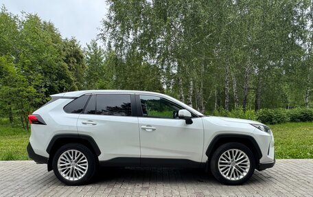 Toyota RAV4, 2021 год, 2 950 000 рублей, 4 фотография