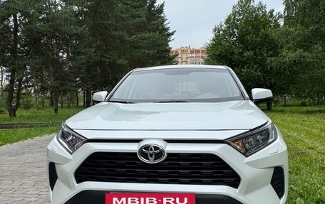 Toyota RAV4, 2021 год, 2 950 000 рублей, 6 фотография