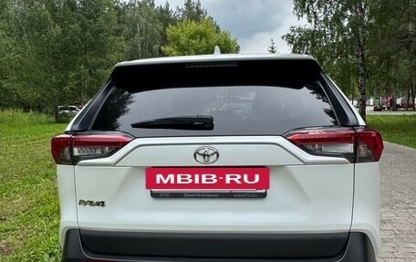 Toyota RAV4, 2021 год, 2 950 000 рублей, 5 фотография