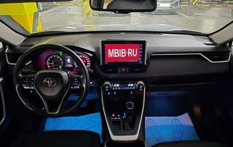 Toyota RAV4, 2020 год, 2 990 000 рублей, 5 фотография