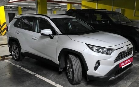 Toyota RAV4, 2020 год, 2 990 000 рублей, 2 фотография