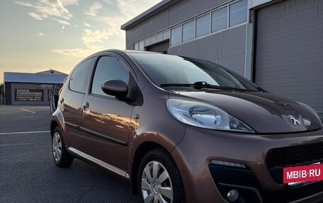Peugeot 107 I рестайлинг, 2013 год, 690 000 рублей, 3 фотография