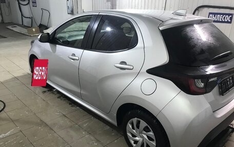 Toyota Yaris, 2020 год, 1 350 000 рублей, 4 фотография