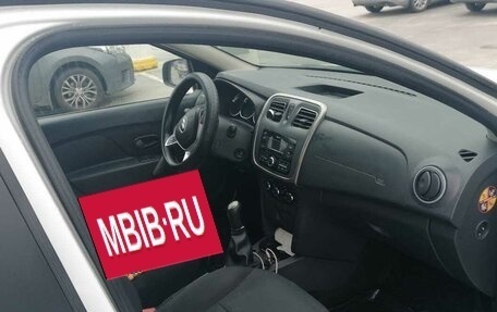 Renault Logan II, 2019 год, 650 000 рублей, 6 фотография