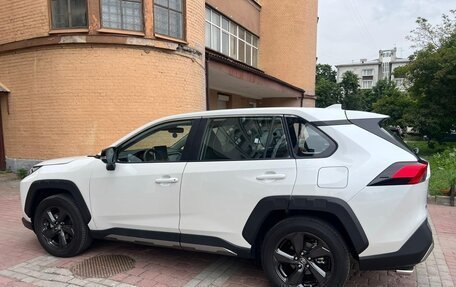 Toyota RAV4, 2022 год, 3 950 000 рублей, 10 фотография