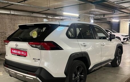 Toyota RAV4, 2022 год, 3 950 000 рублей, 3 фотография