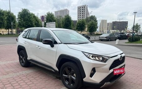 Toyota RAV4, 2022 год, 3 950 000 рублей, 9 фотография