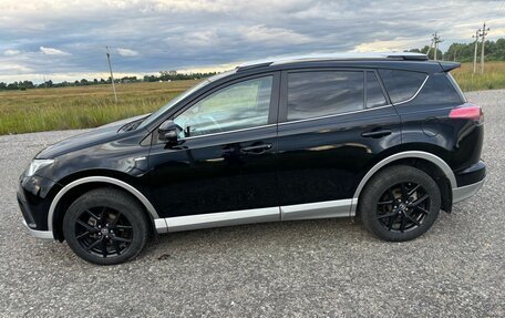 Toyota RAV4, 2017 год, 2 425 000 рублей, 2 фотография