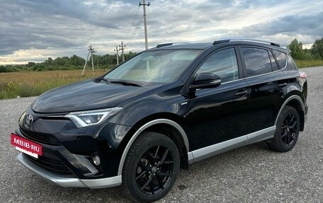 Toyota RAV4, 2017 год, 2 425 000 рублей, 4 фотография