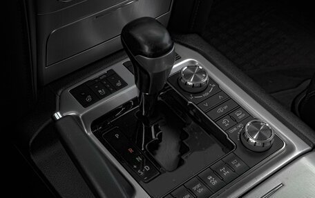 Toyota Land Cruiser 200, 2016 год, 6 499 000 рублей, 12 фотография