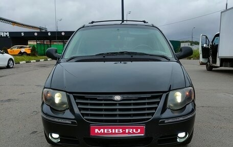 Chrysler Town & Country IV, 2005 год, 650 000 рублей, 1 фотография