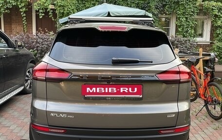 Geely Atlas, 2022 год, 2 100 000 рублей, 3 фотография