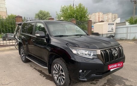 Toyota Land Cruiser Prado 150 рестайлинг 2, 2021 год, 5 950 000 рублей, 2 фотография