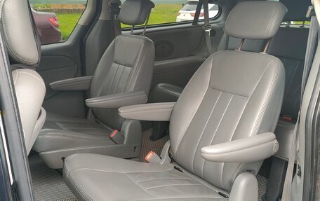 Chrysler Town & Country IV, 2005 год, 650 000 рублей, 5 фотография