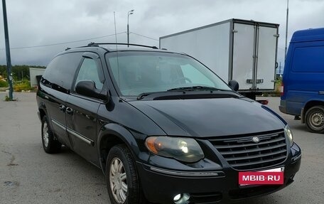 Chrysler Town & Country IV, 2005 год, 650 000 рублей, 2 фотография