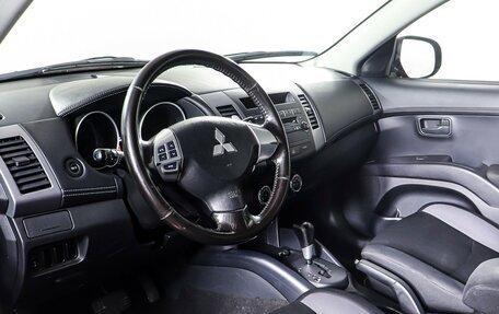 Mitsubishi Outlander III рестайлинг 3, 2011 год, 1 080 000 рублей, 14 фотография
