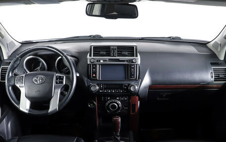 Toyota Land Cruiser Prado 150 рестайлинг 2, 2016 год, 3 199 000 рублей, 13 фотография