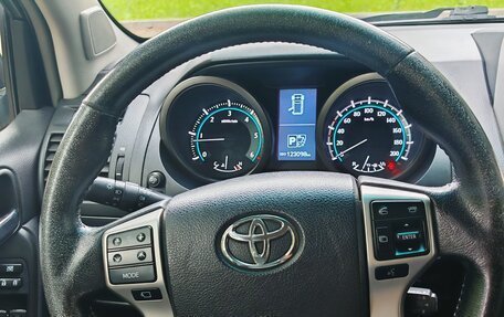 Toyota Land Cruiser Prado 150 рестайлинг 2, 2011 год, 2 800 000 рублей, 8 фотография