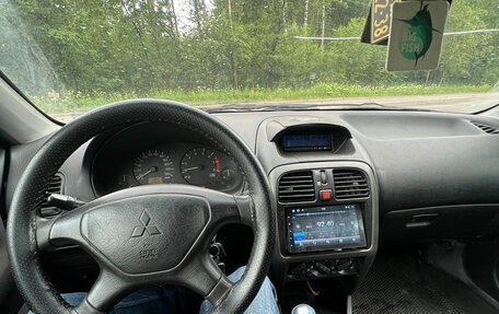 Mitsubishi Carisma I, 2000 год, 140 000 рублей, 6 фотография