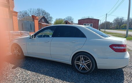 Mercedes-Benz E-Класс, 2010 год, 1 350 000 рублей, 5 фотография