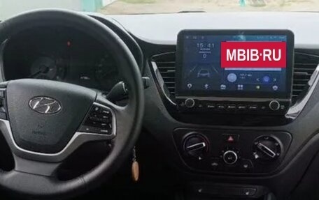 Hyundai Solaris II рестайлинг, 2021 год, 1 500 000 рублей, 4 фотография