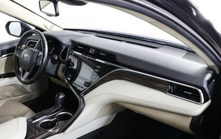 Toyota Camry, 2020 год, 3 150 000 рублей, 10 фотография