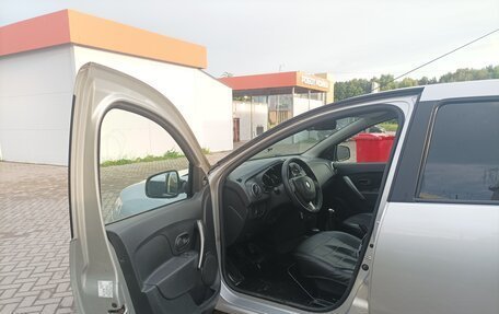 Renault Logan II, 2015 год, 495 000 рублей, 3 фотография