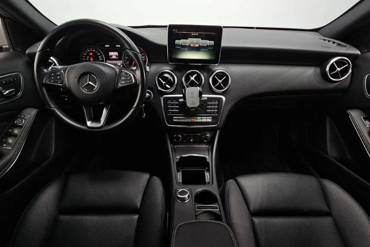 Mercedes-Benz A-Класс W176 рестайлинг, 2015 год, 2 320 000 рублей, 5 фотография