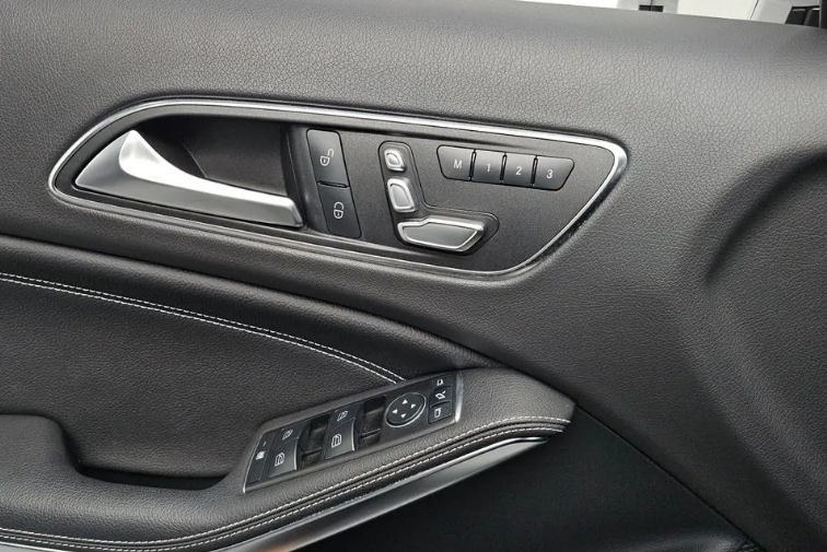 Mercedes-Benz A-Класс W176 рестайлинг, 2015 год, 2 320 000 рублей, 14 фотография