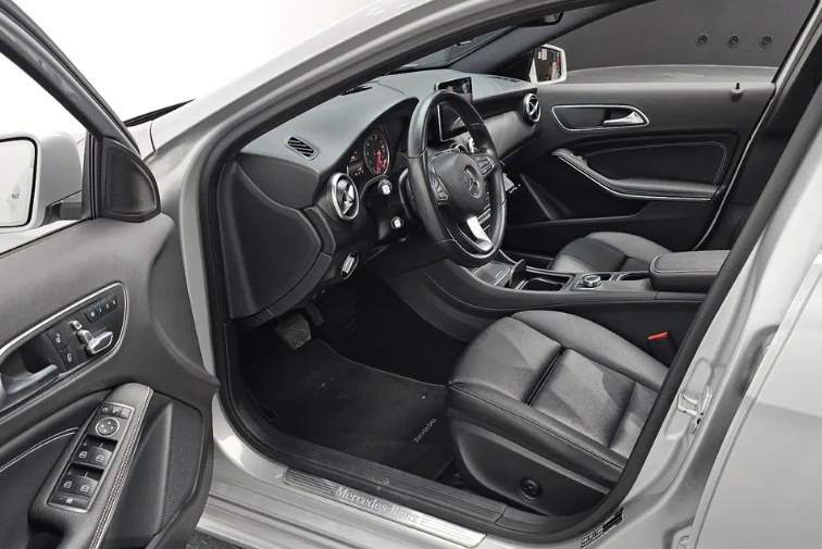 Mercedes-Benz A-Класс W176 рестайлинг, 2015 год, 2 320 000 рублей, 9 фотография