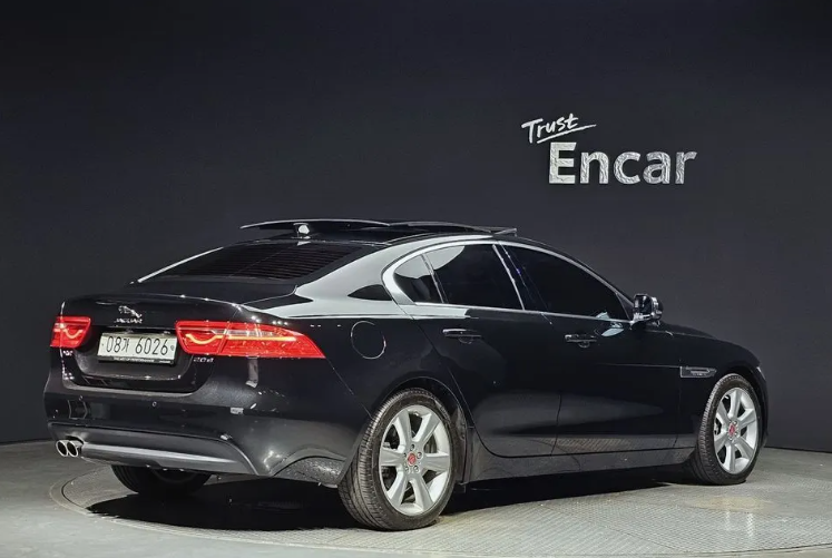 Jaguar XE I, 2016 год, 2 700 000 рублей, 2 фотография