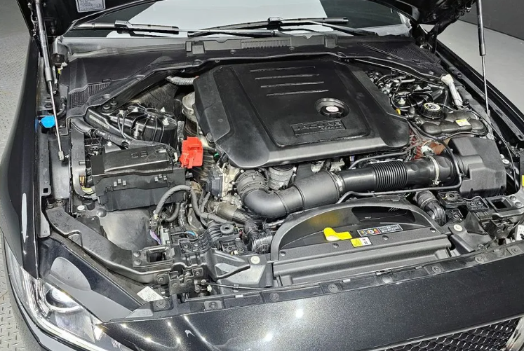 Jaguar XE I, 2016 год, 2 700 000 рублей, 4 фотография