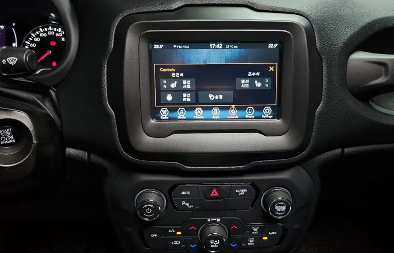 Jeep Renegade I рестайлинг, 2019 год, 2 570 000 рублей, 12 фотография