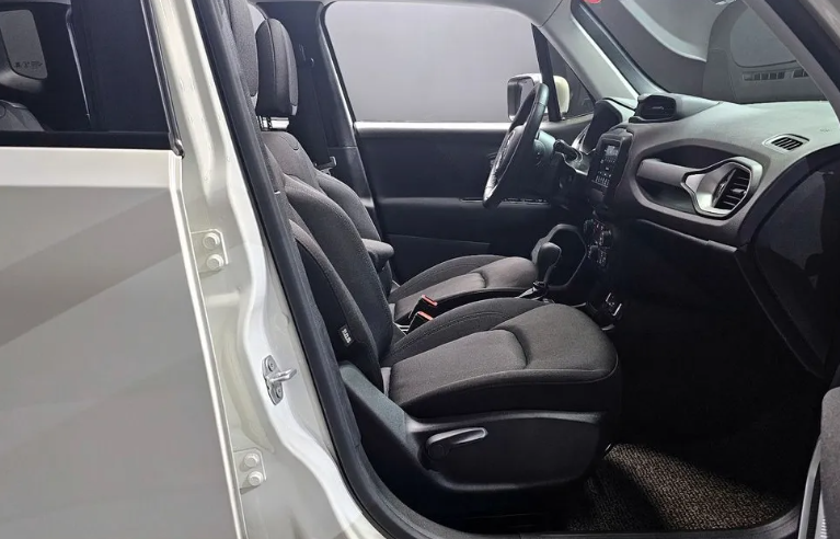 Jeep Renegade I рестайлинг, 2019 год, 2 570 000 рублей, 8 фотография