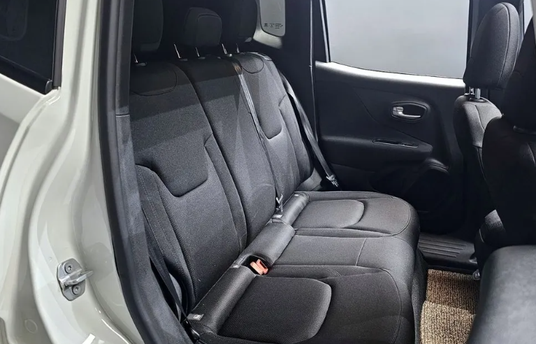 Jeep Renegade I рестайлинг, 2019 год, 2 570 000 рублей, 10 фотография