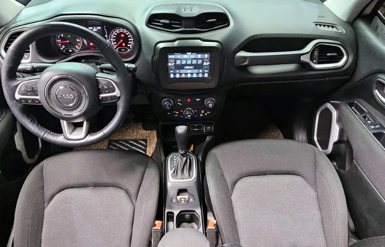 Jeep Renegade I рестайлинг, 2019 год, 2 570 000 рублей, 5 фотография