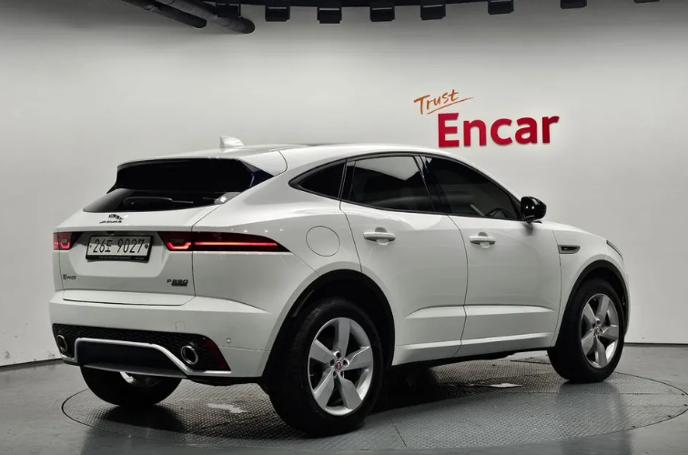 Jaguar E-Pace, 2018 год, 3 280 000 рублей, 2 фотография