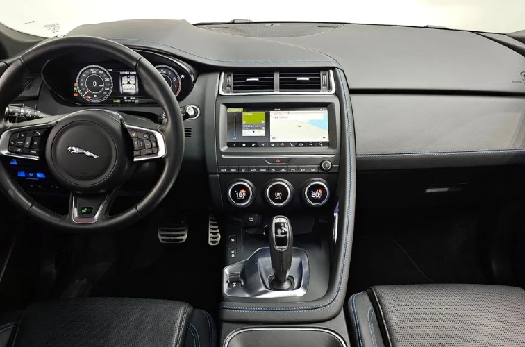 Jaguar E-Pace, 2018 год, 3 280 000 рублей, 5 фотография