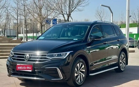 Volkswagen Tiguan II, 2022 год, 2 100 855 рублей, 1 фотография