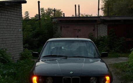 BMW 5 серия, 1990 год, 360 000 рублей, 1 фотография