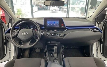 Toyota C-HR I рестайлинг, 2022 год, 1 950 000 рублей, 6 фотография