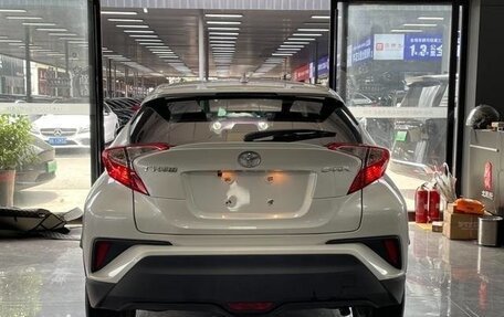 Toyota C-HR I рестайлинг, 2022 год, 1 950 000 рублей, 3 фотография