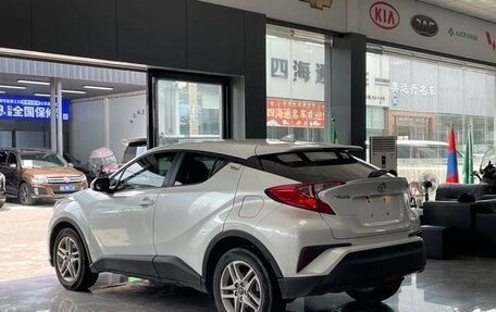 Toyota C-HR I рестайлинг, 2022 год, 1 950 000 рублей, 4 фотография
