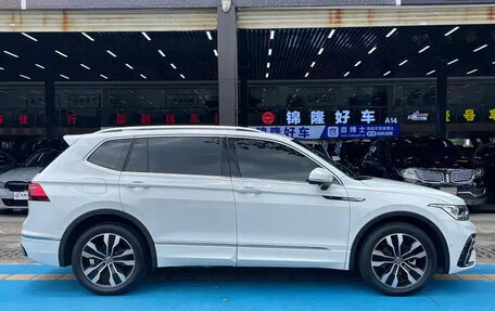 Volkswagen Tiguan II, 2022 год, 2 455 855 рублей, 3 фотография