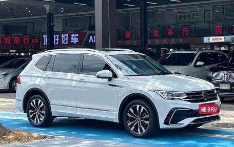 Volkswagen Tiguan II, 2022 год, 2 455 855 рублей, 2 фотография