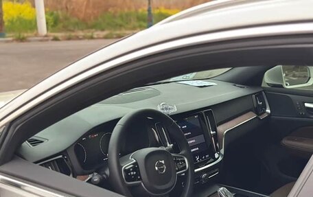 Volvo V60 Cross Country II, 2021 год, 2 997 000 рублей, 10 фотография