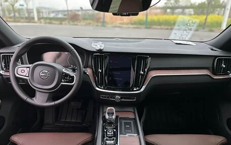 Volvo V60 Cross Country II, 2021 год, 2 997 000 рублей, 11 фотография