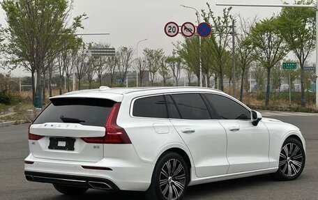 Volvo V60 Cross Country II, 2021 год, 2 997 000 рублей, 3 фотография