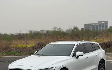 Volvo V60 Cross Country II, 2021 год, 2 997 000 рублей, 6 фотография